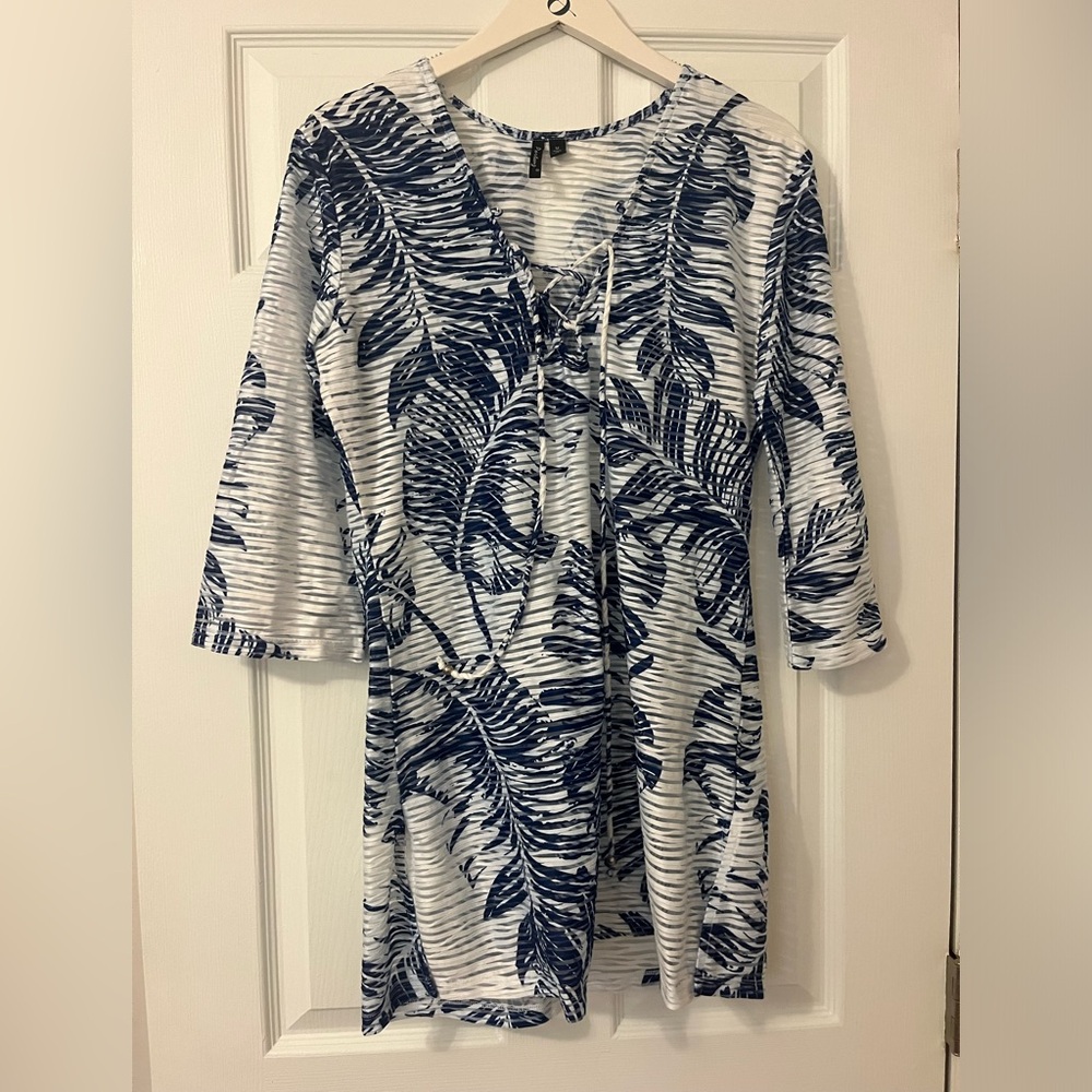 Portocruz Blue flower print bathing suit coverup, medium